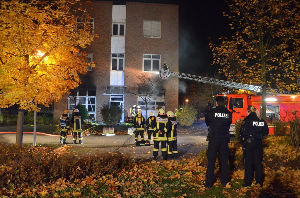 Feuer 2 Saunabrand Koeln Porz Gremberghoven Ettore Bugattiestr P013.JPG - Miklos Laubert